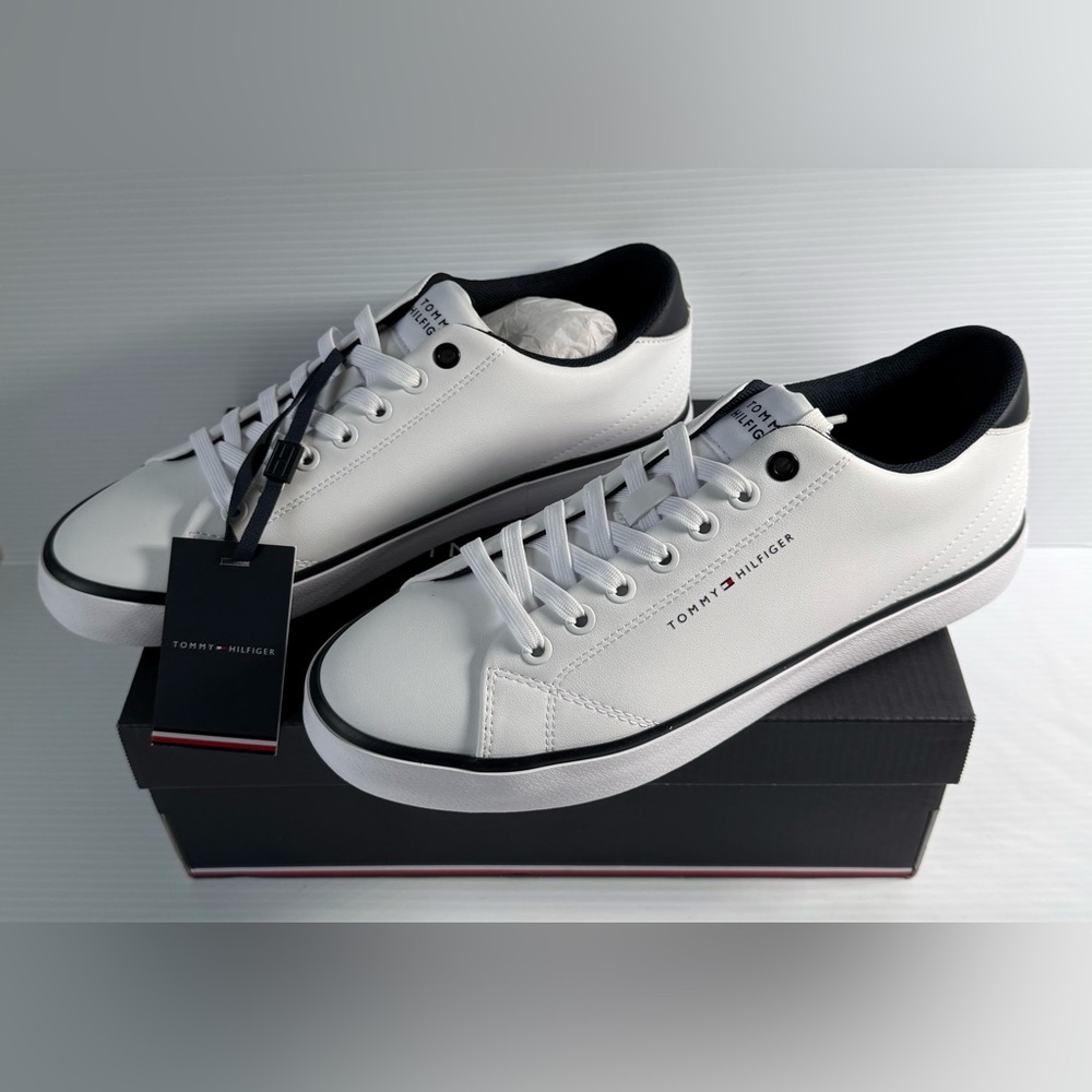 Tommy Hilfiger Leather Low-Top Sneaker Unisex Women's 10, Men's Size 8 New w Tag